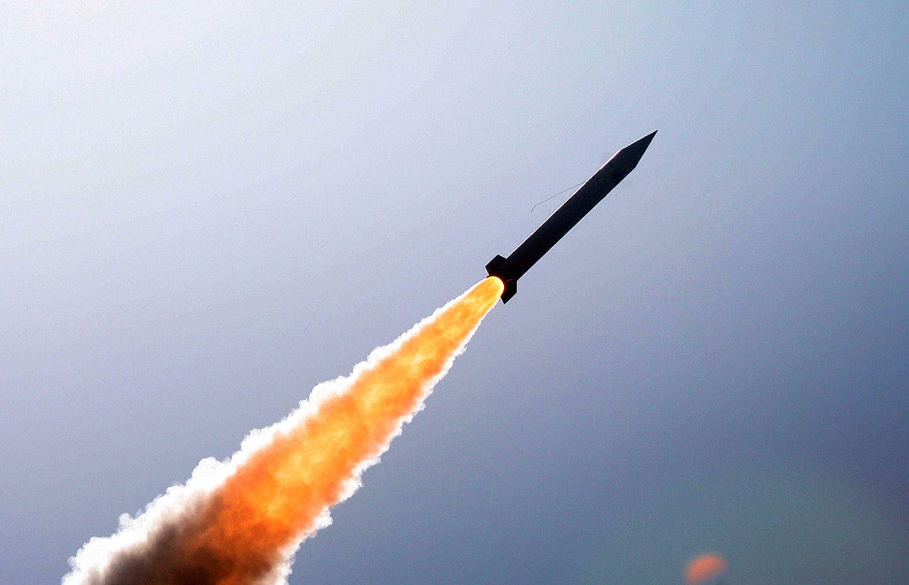 Putin richtet seine ATOMRAKETEN 🔥auf Europa und die USA! "Wir müssen Amerika und die NATO auf IHREM GEBIET treffen"!