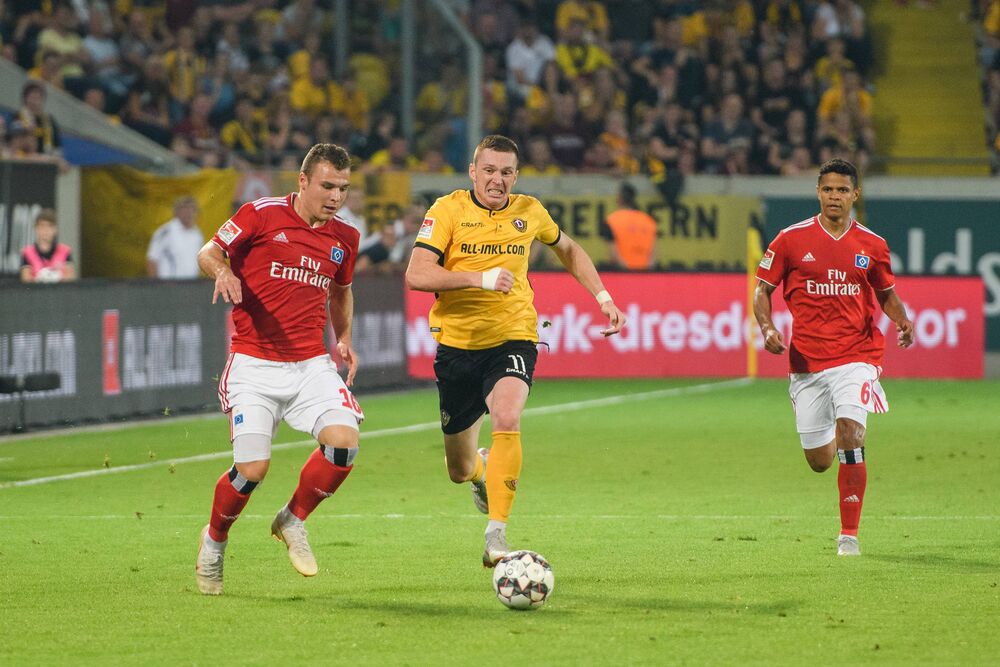 Einbruch bei Bundesligastar gemeldet - Ehefrau alarmierte die Polizei und sieht alles mit an!