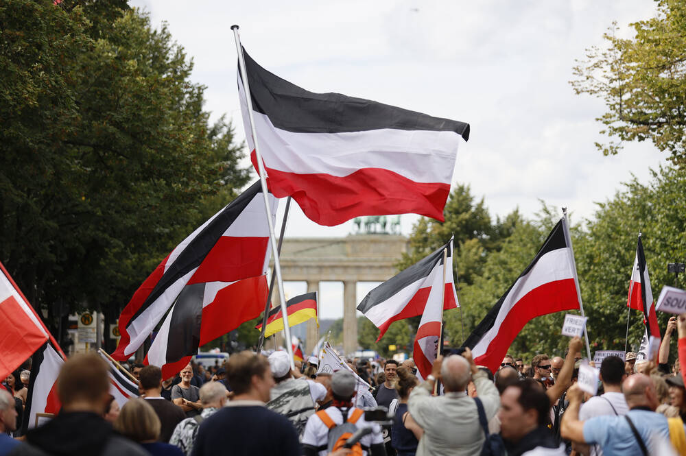 Selbsternannter "König von Deutschland" muss in den Knast - Reichsbürger Peter Fitzek verurteilt