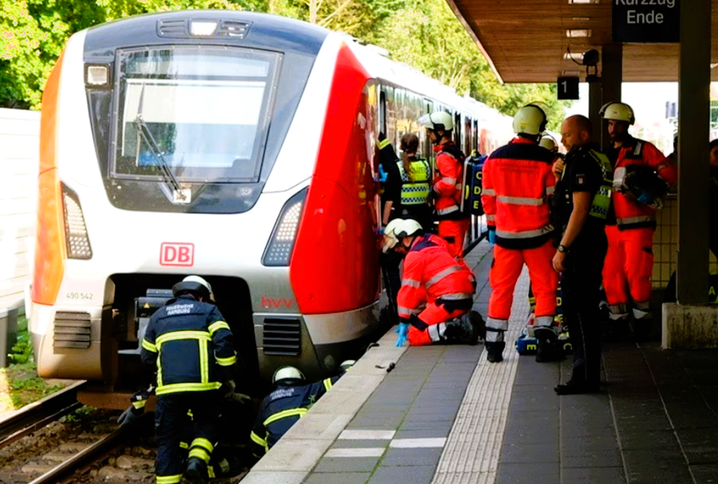 Tödliches Bahn-Unglück - Mann stolpert und stürzt vor einfahrende S-Bahn!