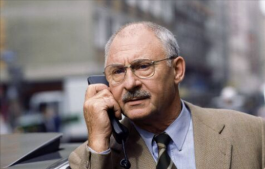 Deutscher Fernsehstar verarmt ! "Der Alte" kann sich sein Altersheim nicht mehr leisten