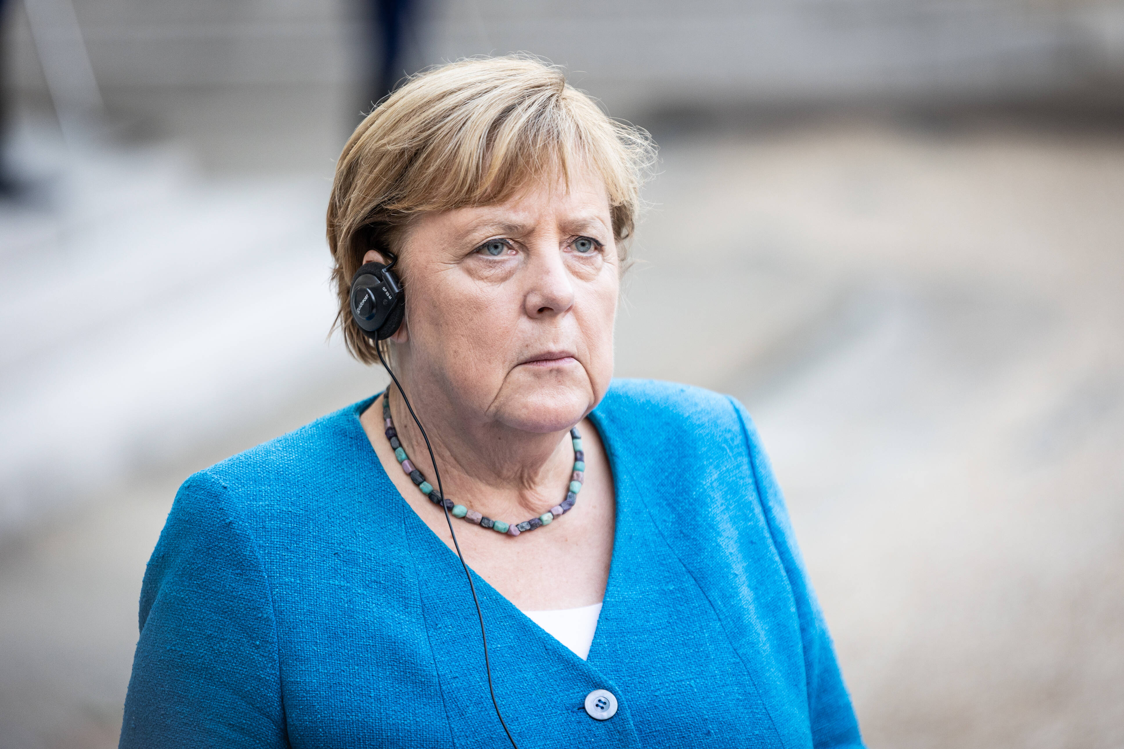 Bei Schäuble Staatsakt - Angela Merkel weicht unbequemen Fragen aus! Was verbirgt die Ex-Kanzlerin