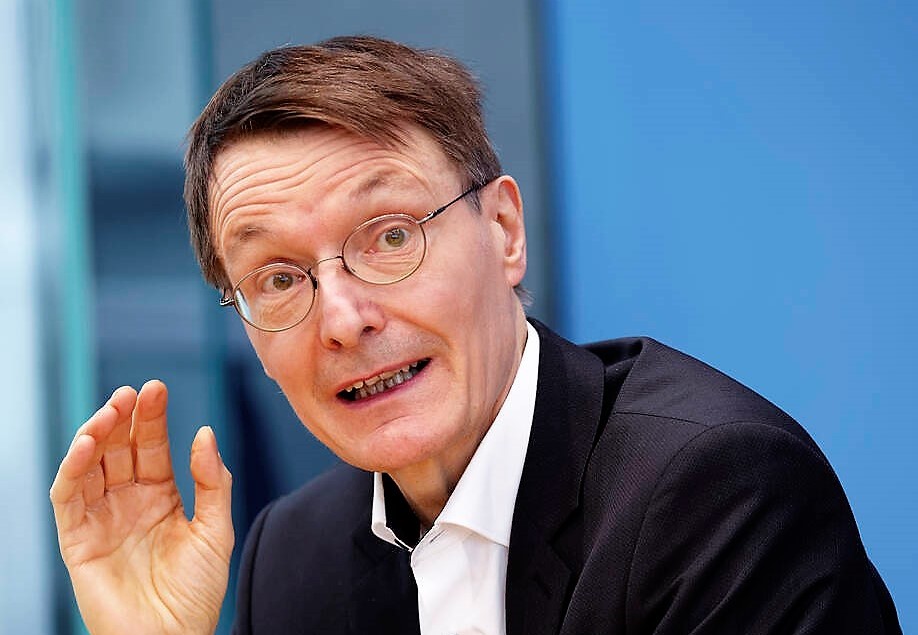 Krankenkassen-Schock! Hunderte Euro mehr Beiträge - Finanzlöcher bei Krankenkassen immer größer!