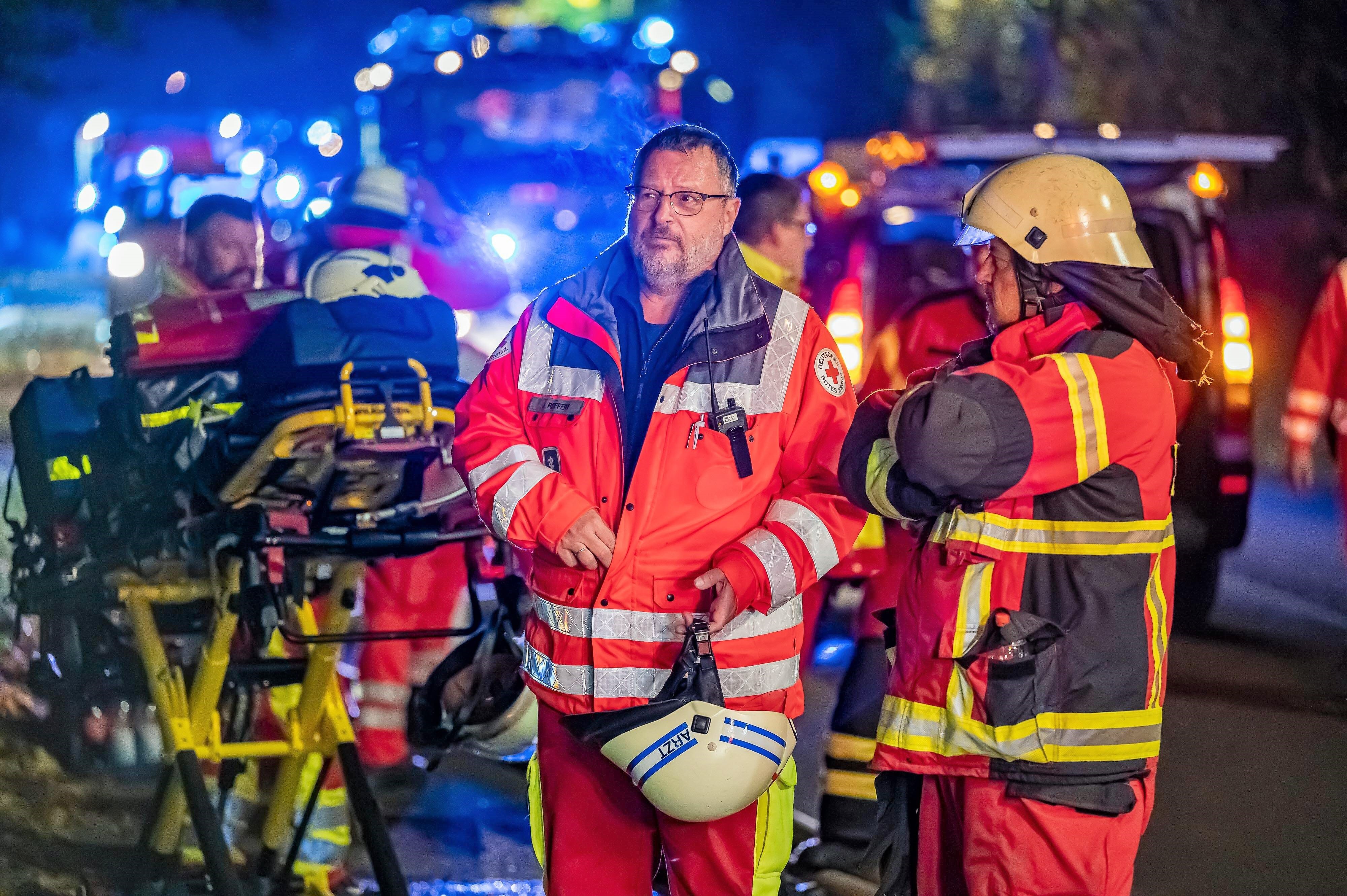 Hochhaus in Flammen! Flammen-Inferno in Berliner - Feuerwehr muss Toten bergen