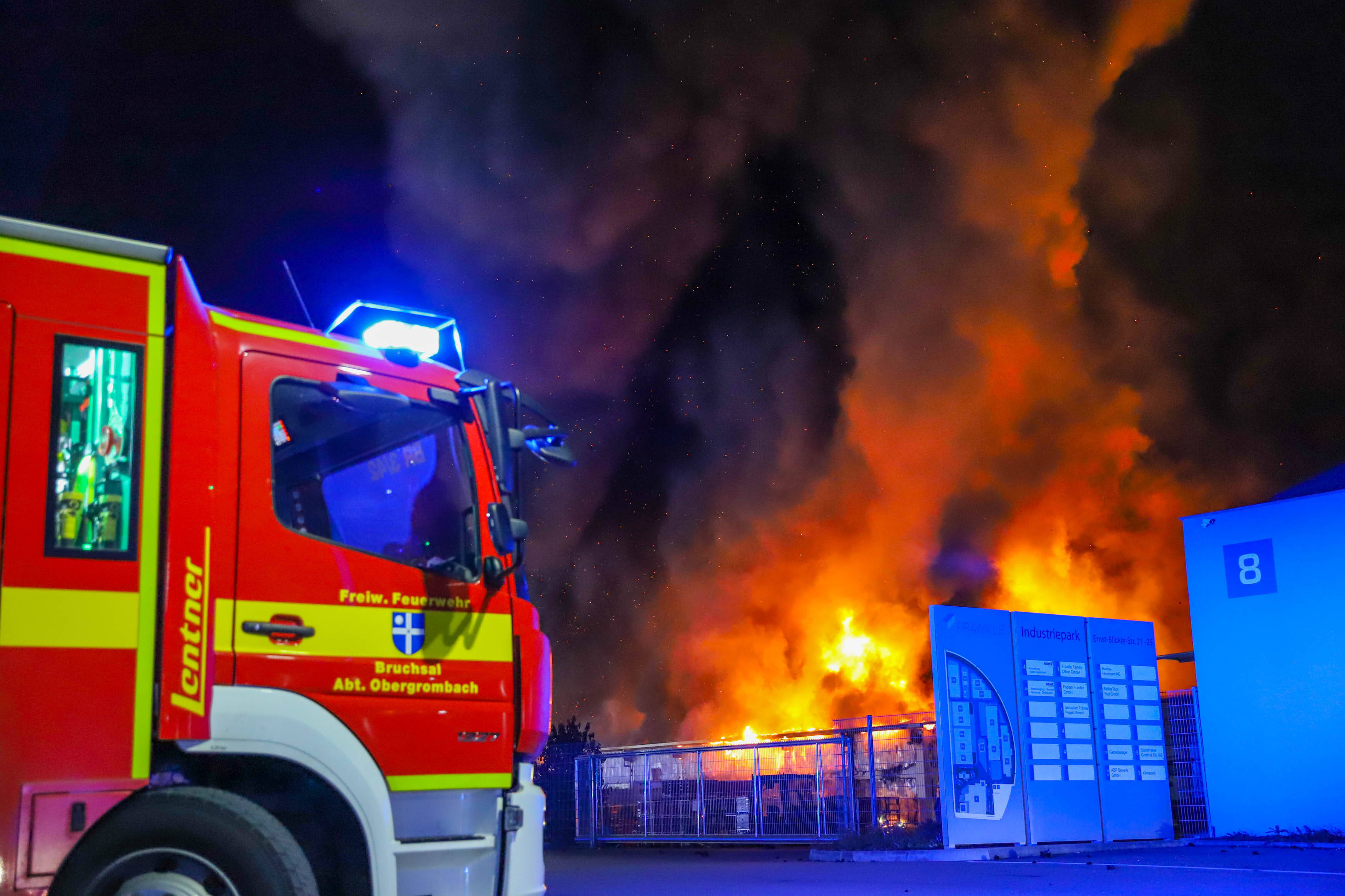 Feuer im Krankenhaus! Patient rastet nach Einlieferung ins völlig aus und legt vorsätzlich mehrere Feuer
