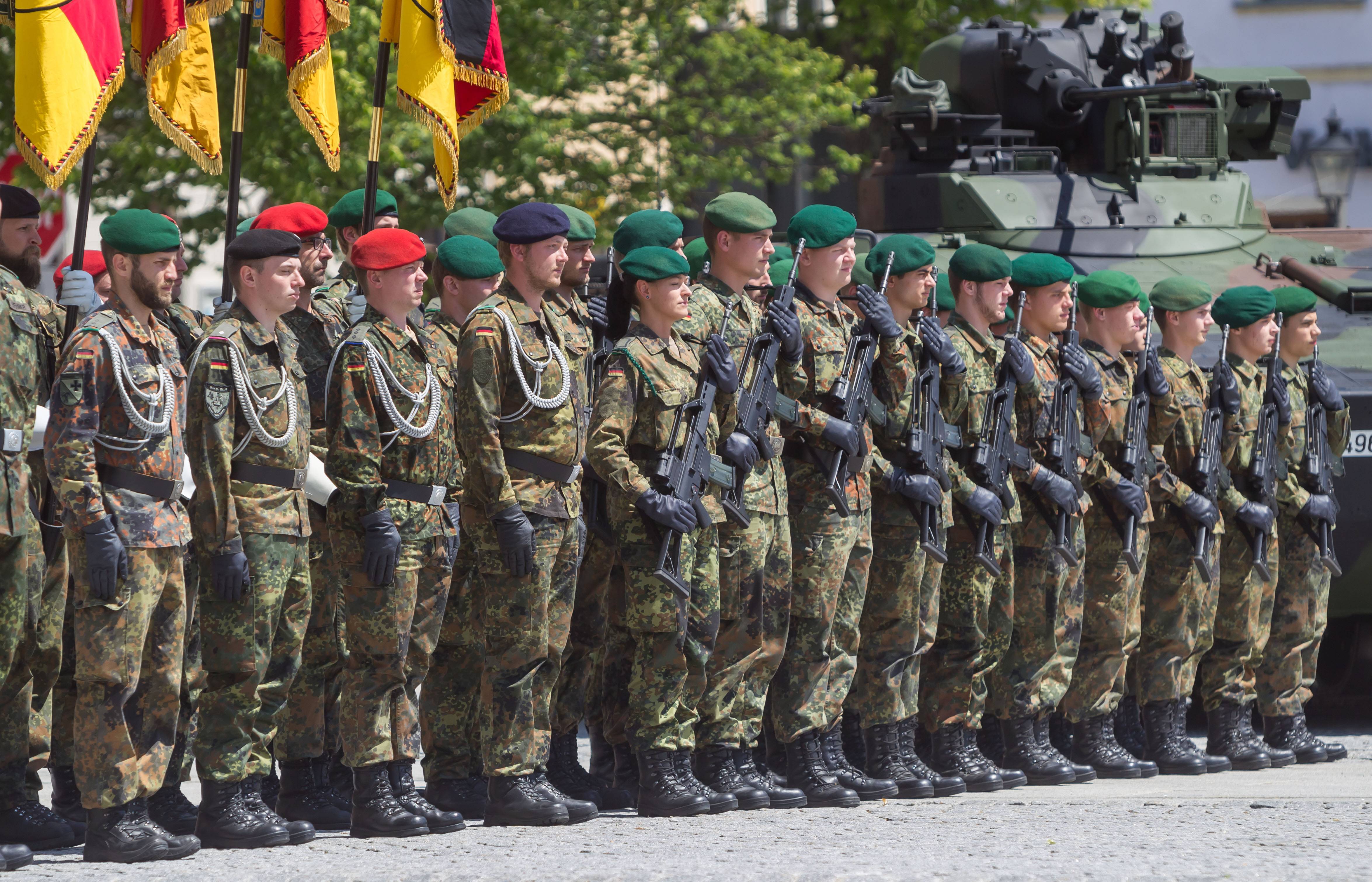 NATO-Truppen an ukrainische Grenze verlegt! Soldaten und Flugzeuge direkt an die Front!