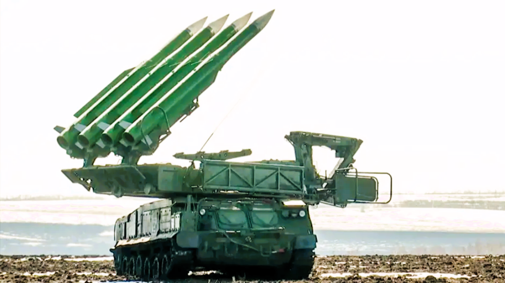 Riesige Explosion weit hinter der Front! Ukraine zerstört russisches Waffendepot - Nachschub vernichtet!