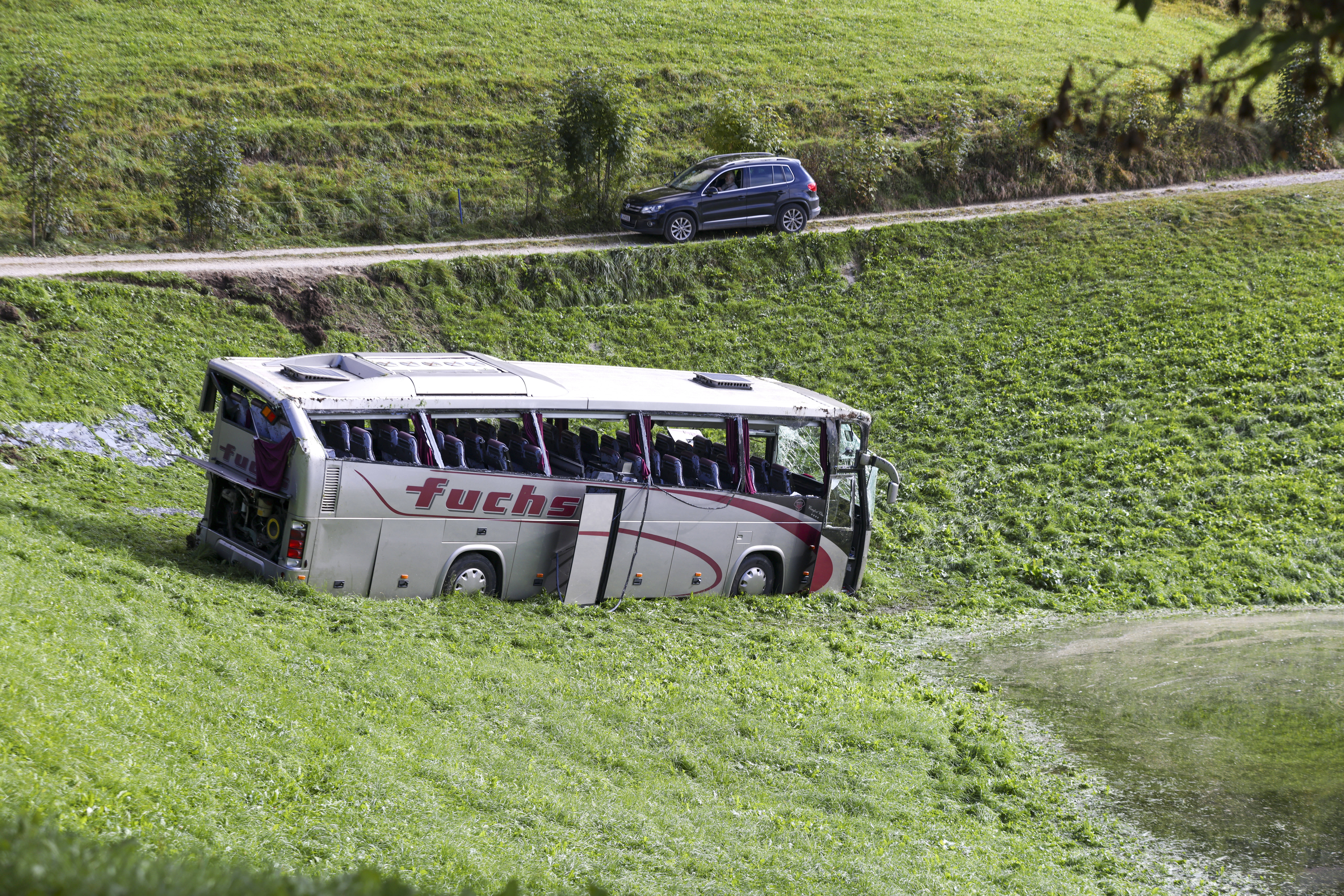 Tödliches Busunglück! 11 Menschen tot - Fahrzeug stürzte in einen Abgrund!