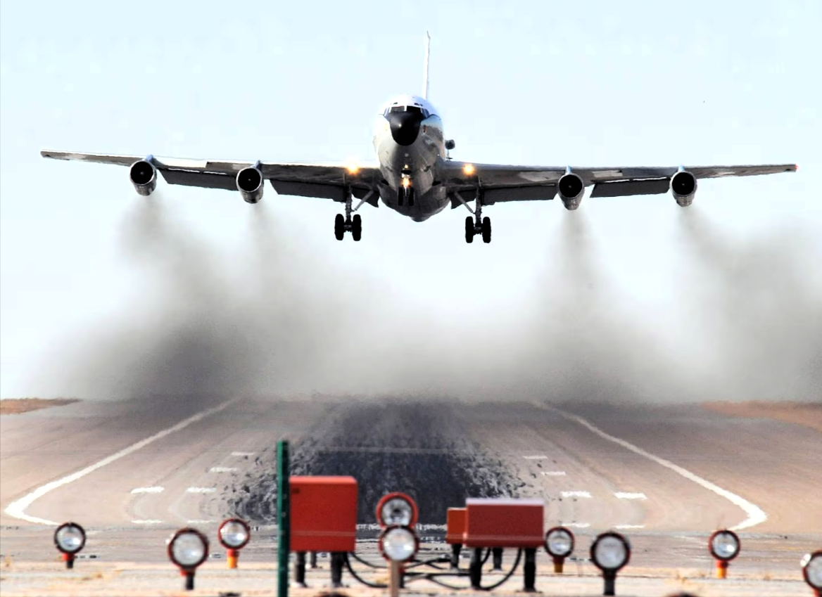 Notlandung - Pilot geht auf Toilette und stirbt - Dramatischer Vorfall an Bord eines Flugzeugs!