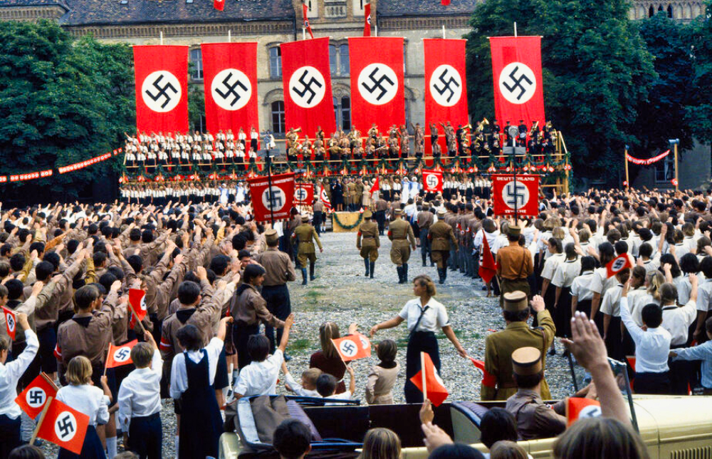 Polizei stürmt in zwölf Bundesländern: Geheime Neonazi-Sekte enttarnt!