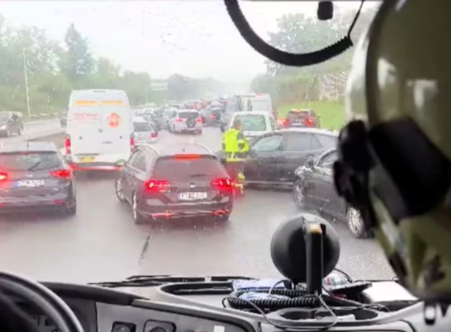 Unfallchaos auf der Autobahn - Betrunkener Autofahrer verursacht Schneise der Verwüstung