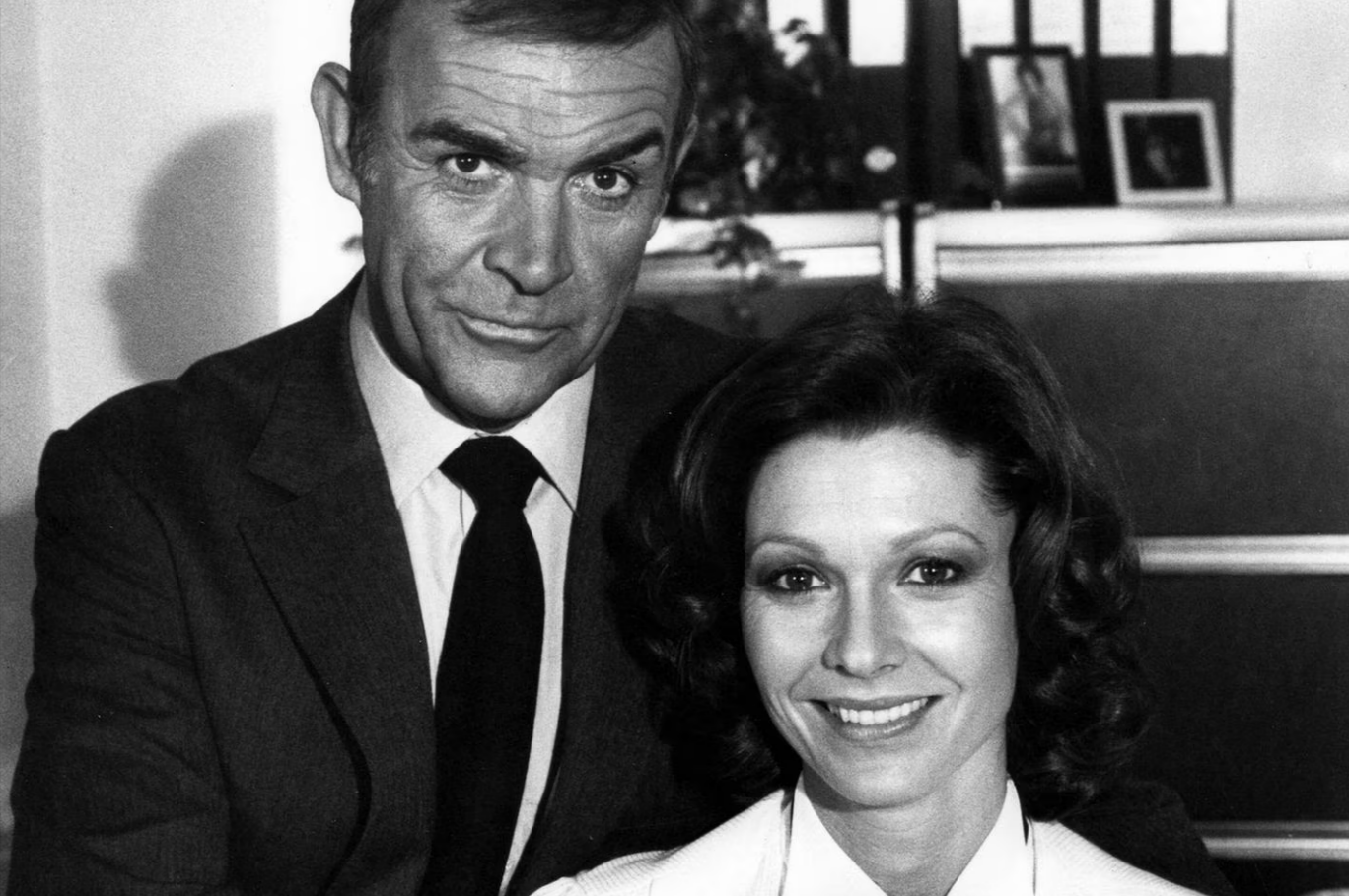 Trauer! "James Bond" Kult-Star gestorben! Miss Moneypenny ist tot